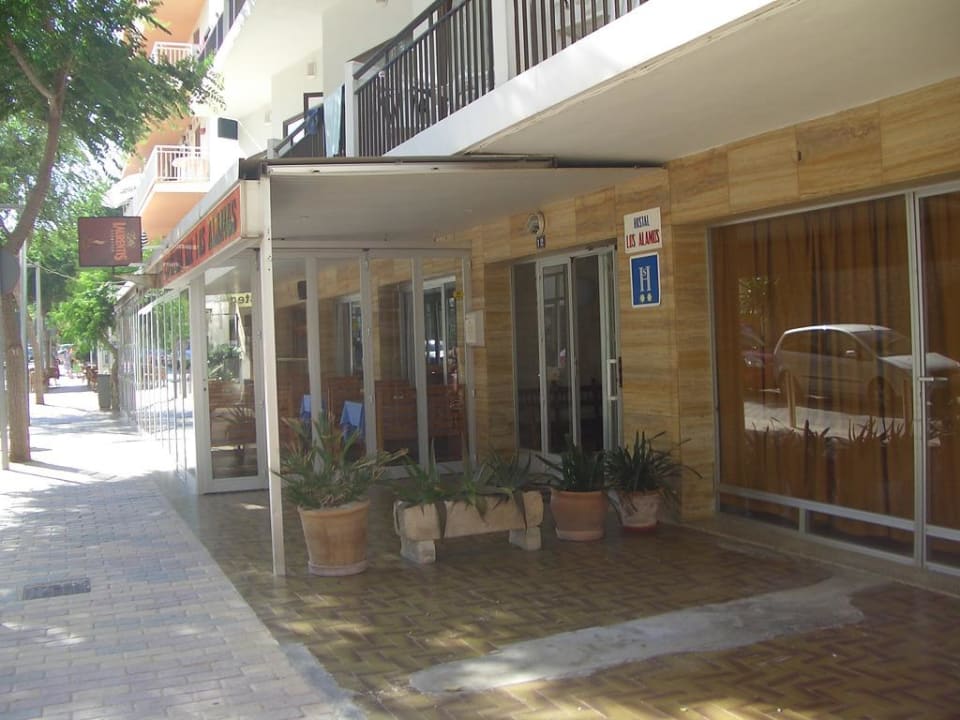 Außenansicht Hotel/Eingang Hostel Los Alamos