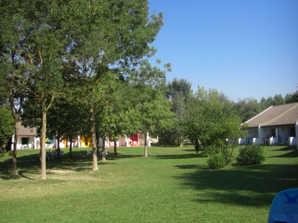 Gartenseite zwischen den Appartements Centro Vacanze Pra' delle Torri