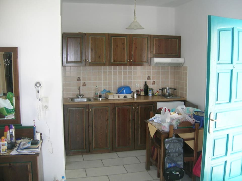 Schöne Küchenzeile Golden Silence Studios