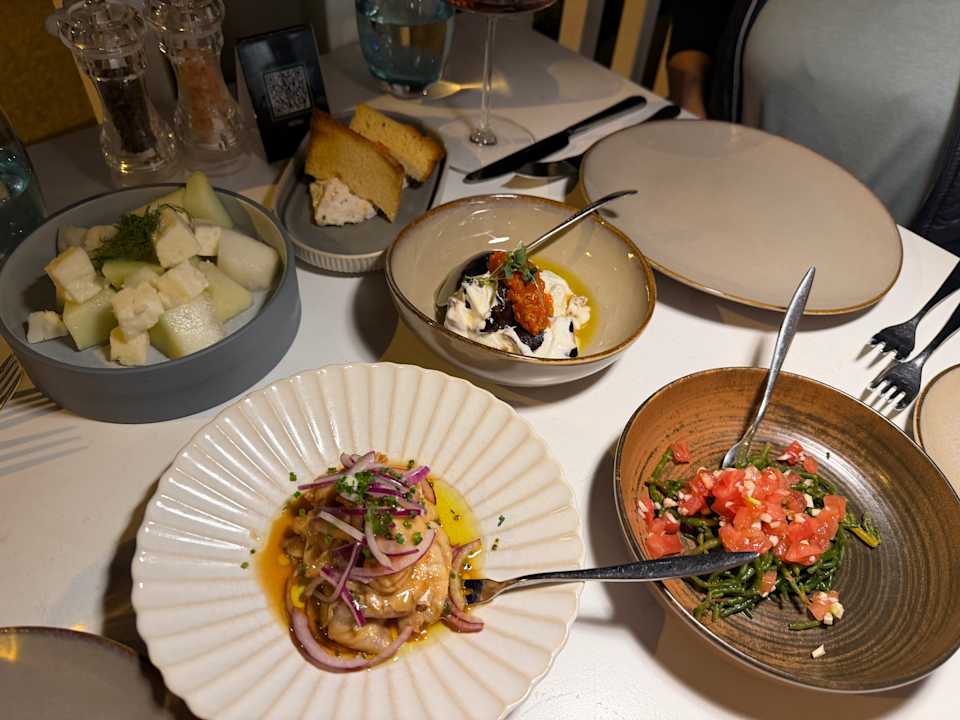 Gastro Acanthus Cennet Barut Collection