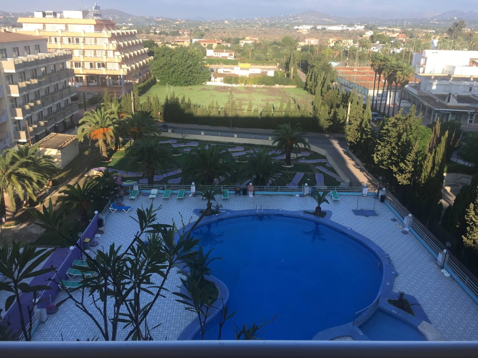 Blick aus dem 5. Stock auf den Pool und Minigolf Bei Juan Playa Blanca