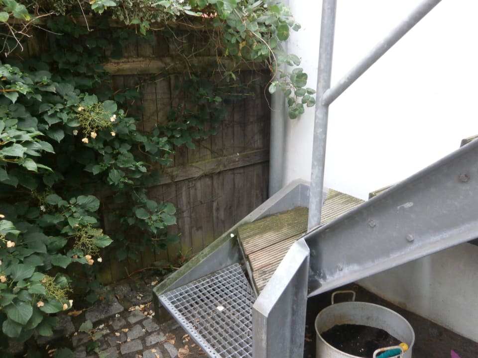 Die schöne Treppe zum Hotelzimmer Hotel Zum Strand