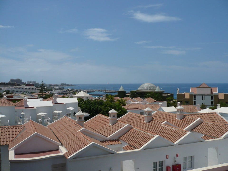 Der Ausblick auf den Hafen vom Hotelzimmer GF FANABE