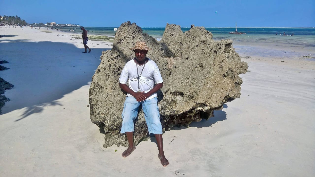 Toller Strandverkäufer Paul Bahari Beach Hotel