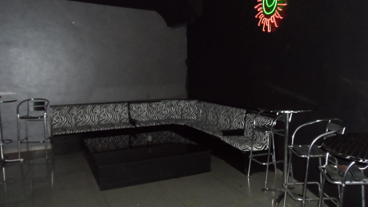 Gemütliche ecke in der Disco Hotel Turan Prince