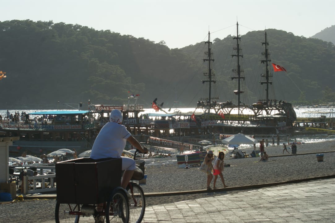 Rozwózka posiłków dla pracowników plaży Hotel Marcan Beach