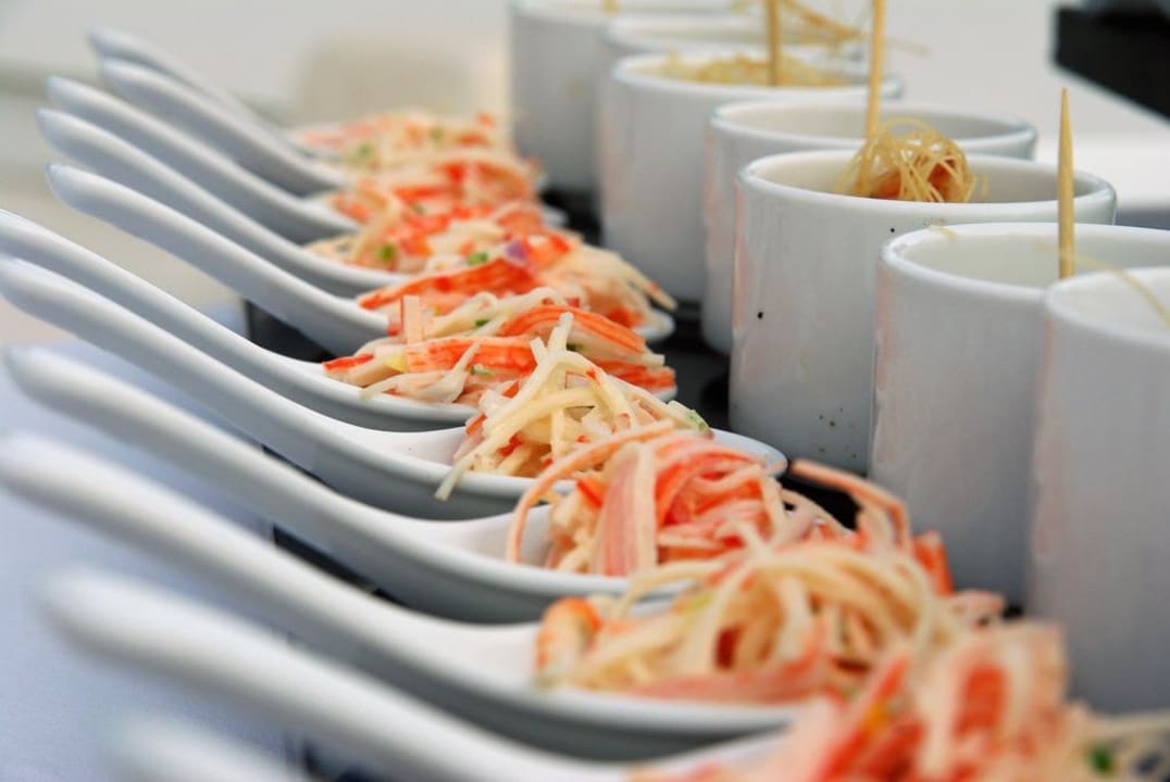 Fingerfood beim Manager-Cocktail Hotel The Racha