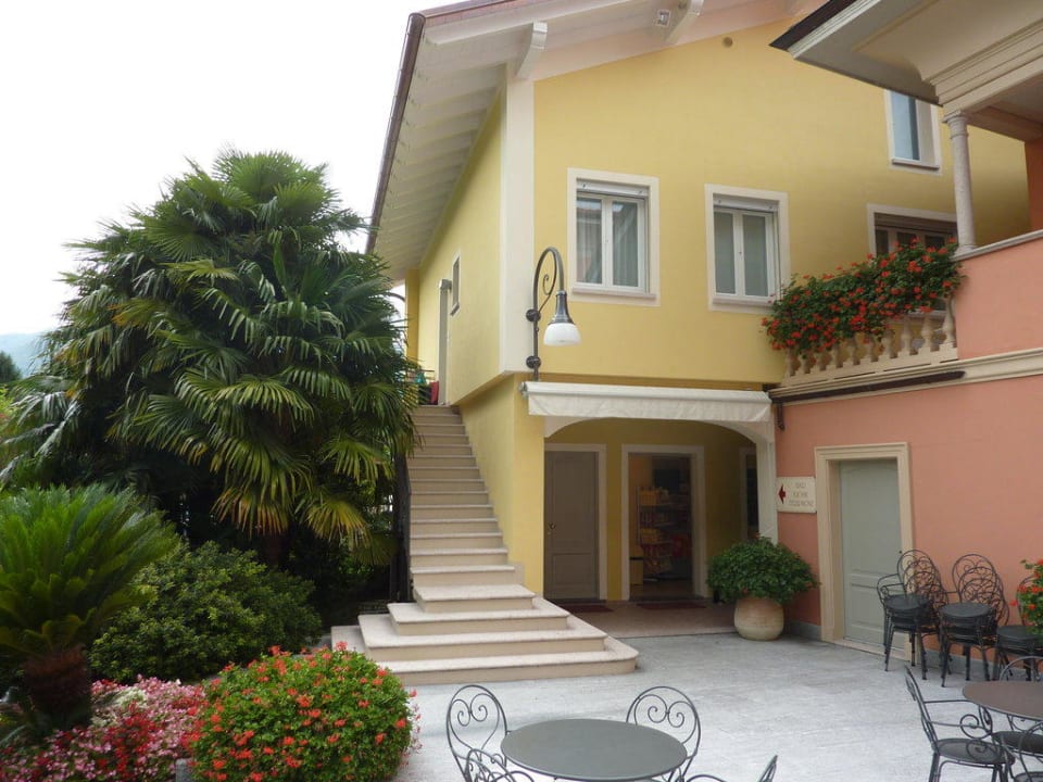 Eingang zum Frühstücks-Restaurant und Kiosk Hotel Villa Delle Palme