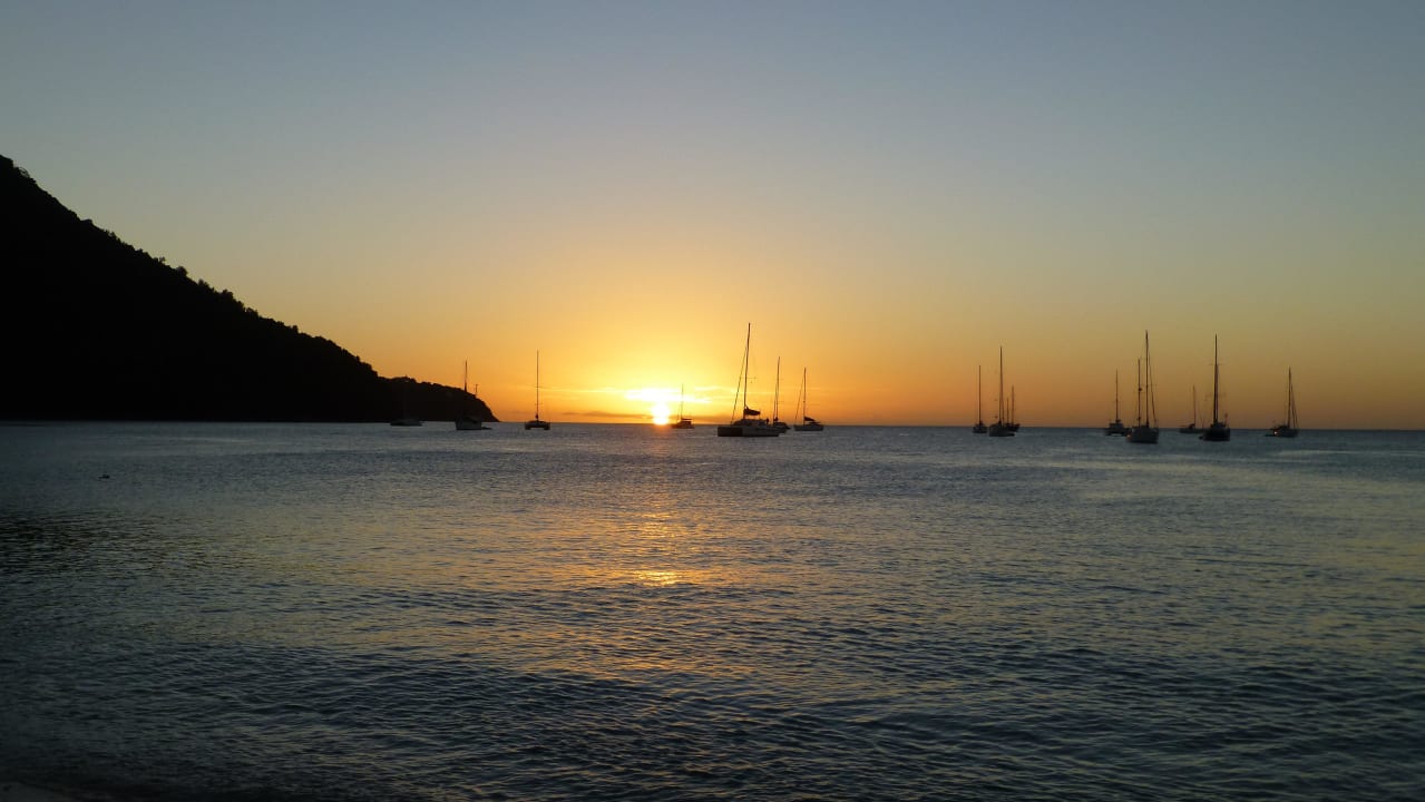 Sonnenuntergang an der Reduit Beach Bay Gardens Beach Resort