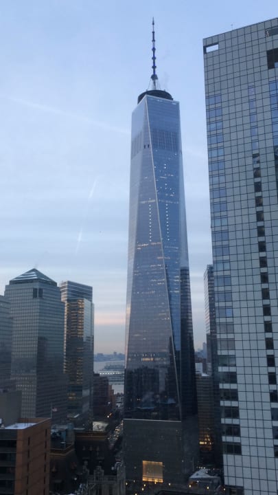 Blick auf das One World Trade Center  Holiday Inn Manhattan-Financial District