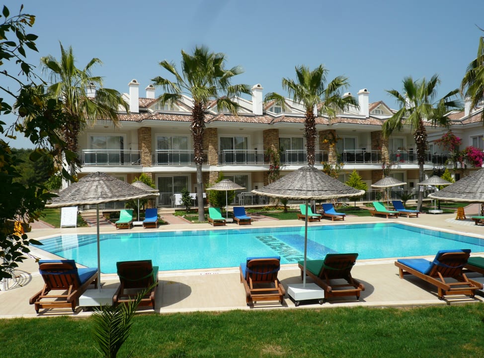 Pool Golden Life Blue Green Residence Hotel