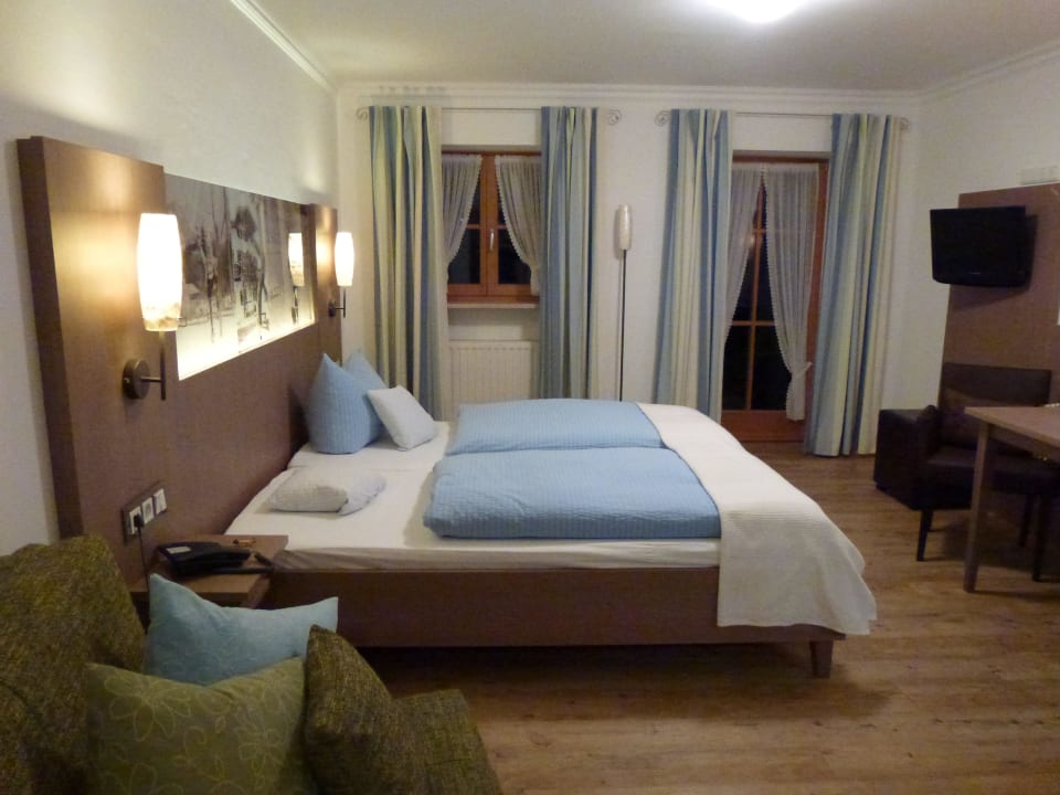 Zimmer mit Flat-TV Gästehaus und FeWo Egglerlehen