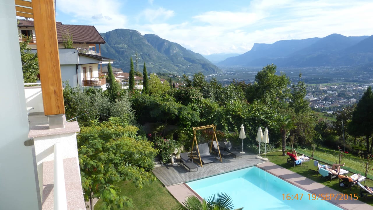 Blick vom Balkon nach Meran Panoramahotel Am Sonnenhang
