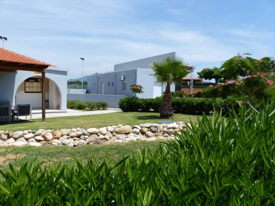 Spaziergang durch die Anlage Atlantica Marmari Palace