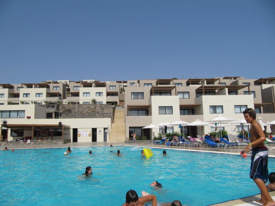 Blick vom Pool nach oben Atlantica Mikri Poli Crete
