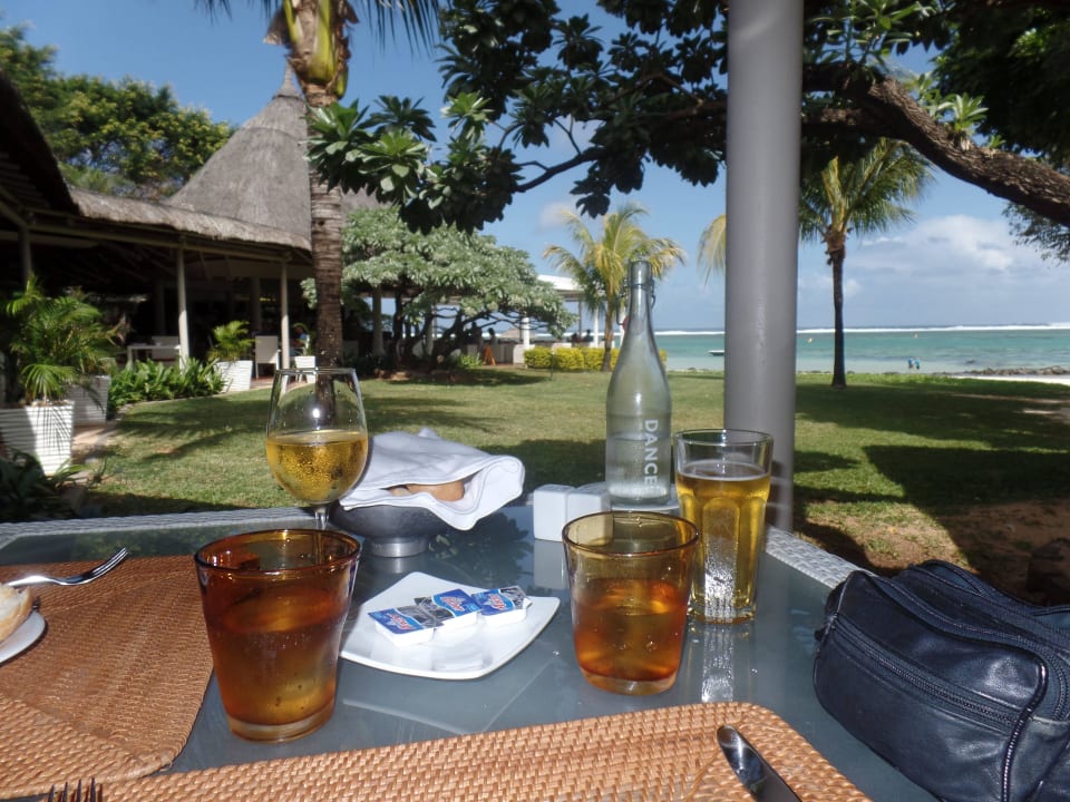Blick vom Tisch im Strandrestaurant aus Meer Tamassa Bel Ombre