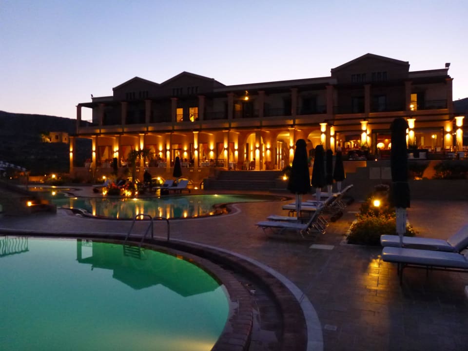 Abendliche Außenansicht Lindian Dream Seaside Resort