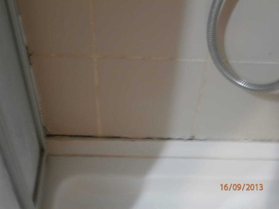 Das ist dir Dusche,einfach nur ecker Falcon Hotel