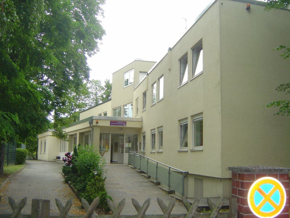 Hoteleingang Studentenhotel Hubertusallee
