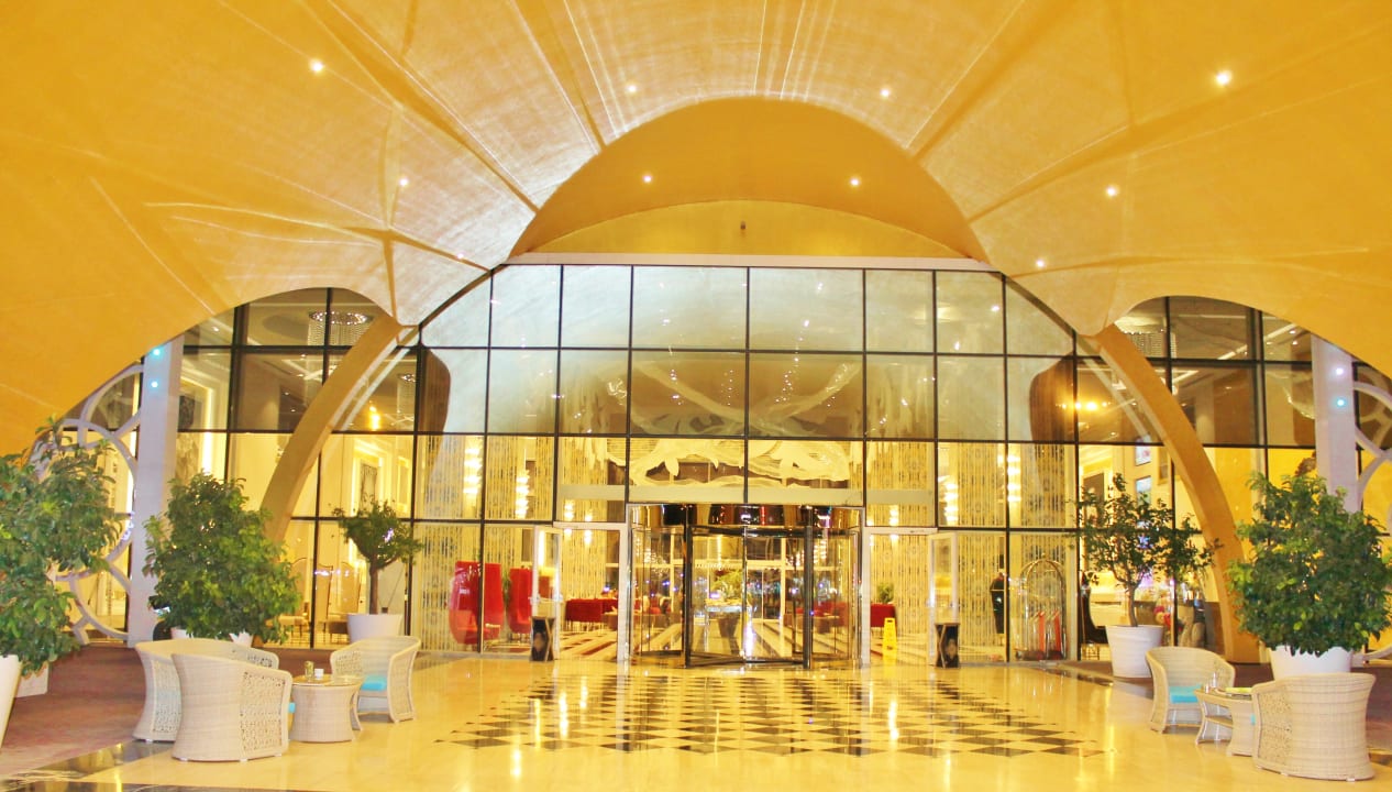 Lobby Azura Deluxe Resort & Spa Hotel