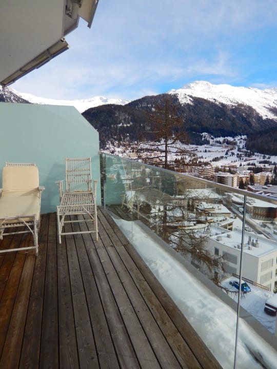 Grosser Balkon Waldhotel & SPA Davos - for body & soul