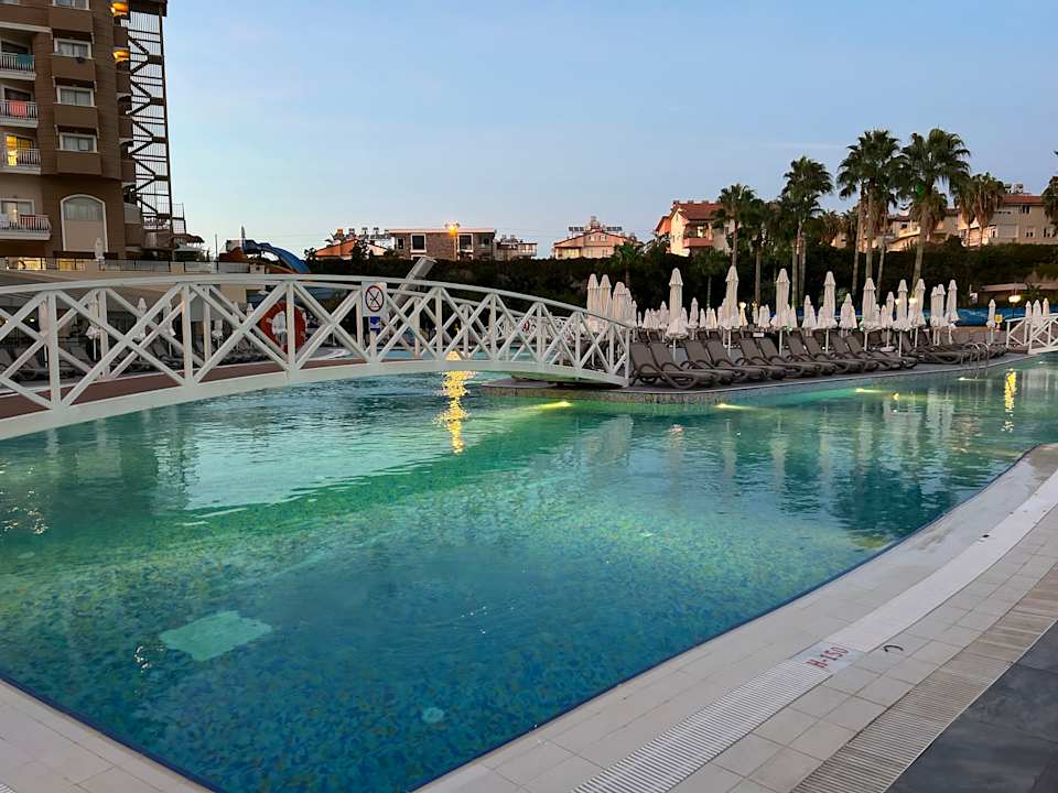 Pool Side Mare Resort & Spa