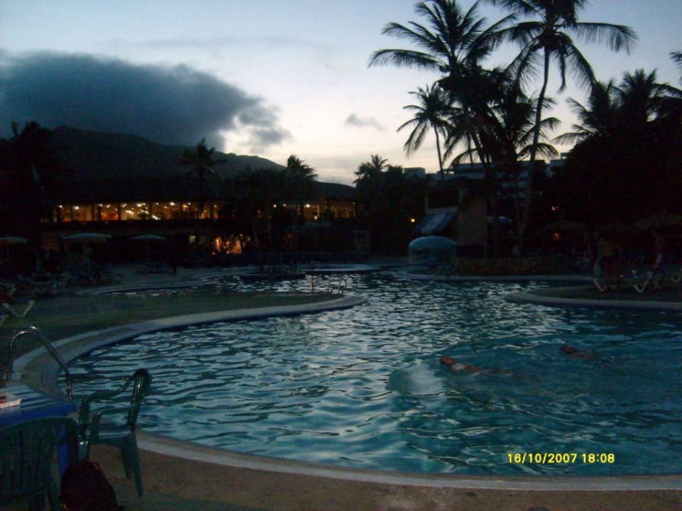 Abendstimmung am Pool Hotel Hesperia Playa el Aqua Beach