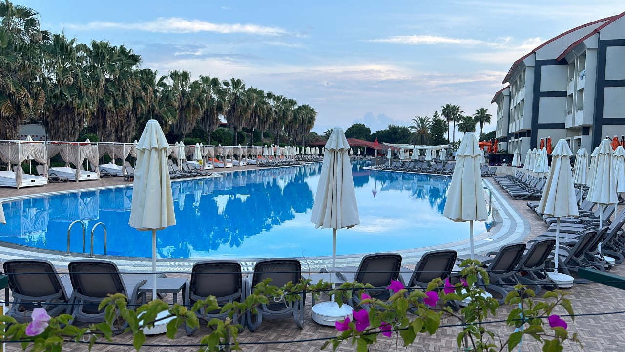 Pool VONRESORT Golden Coast