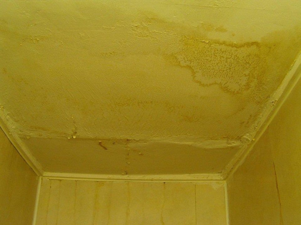 Wasser aus Wand und Decke Hotel Xenia