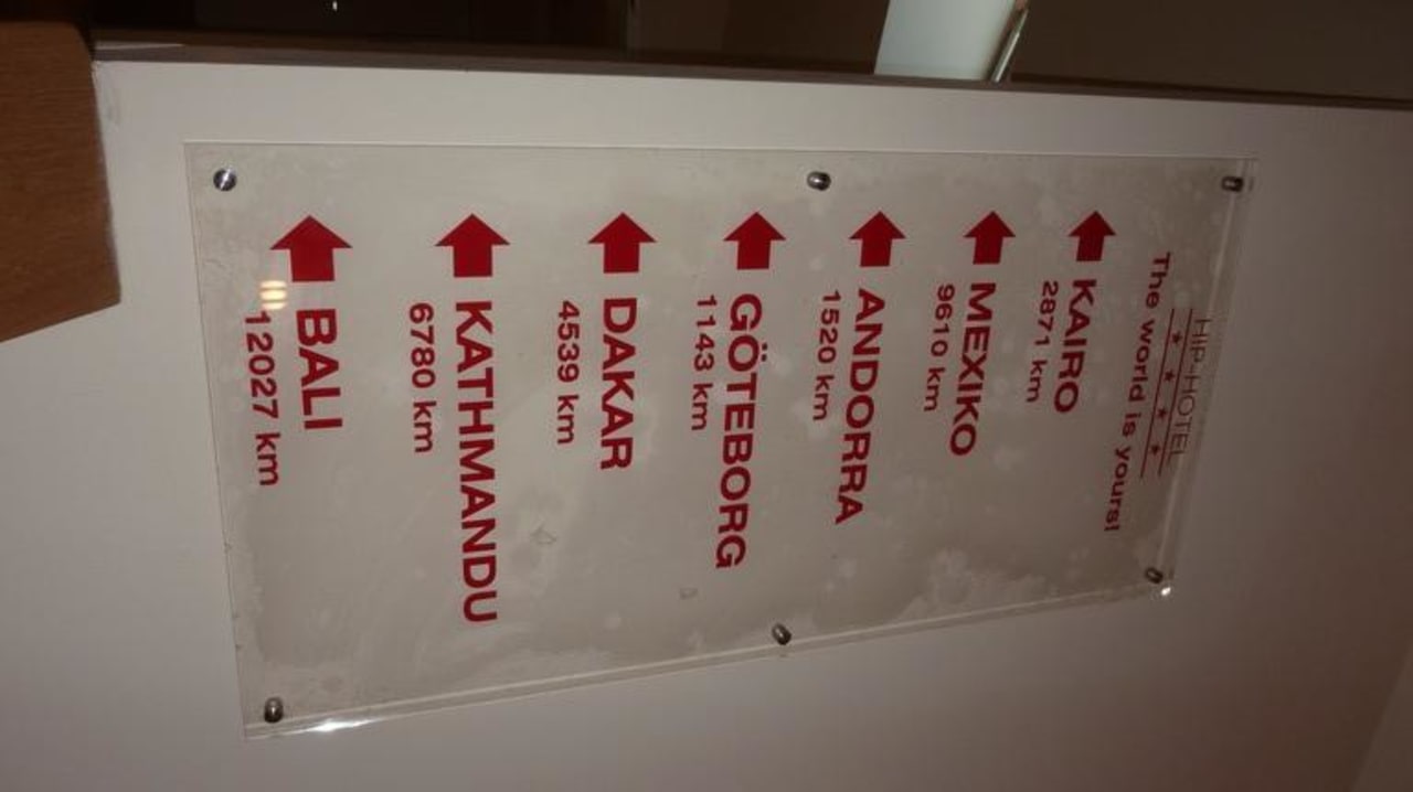 Hinweisschild Hip Hotel