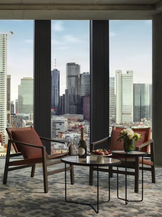 Zimmer NH Collection Frankfurt Spin Tower
