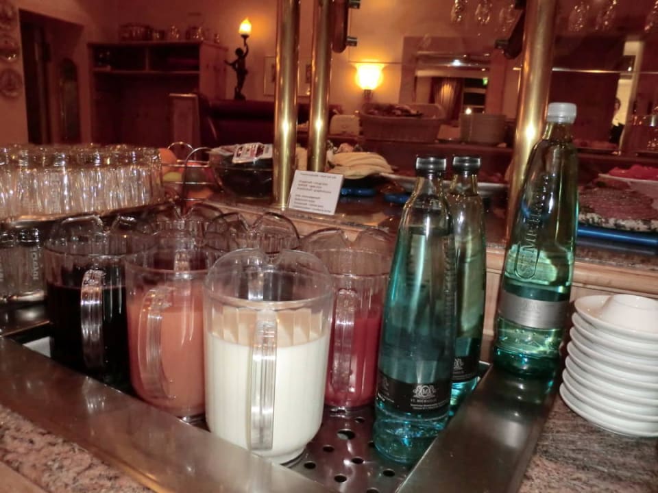 Das reichhaltige Frühstücksbüffet  Hotel Alt Lohbrügger Hof