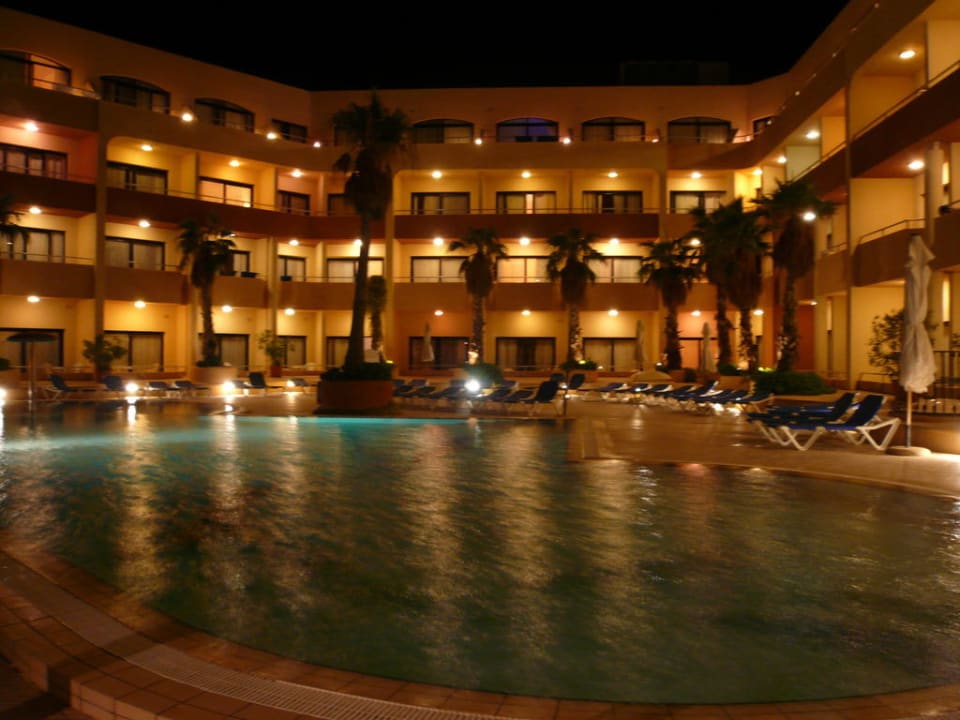 Poolanlage bei Nacht Riviera Spa Resort - Adults Only