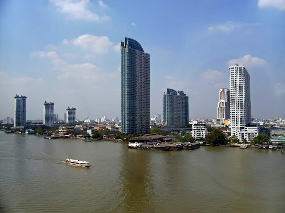 Ausblick vom Zimmer 1037 über den Fluss Ramada Plaza by Wyndham Bangkok Menam Riverside