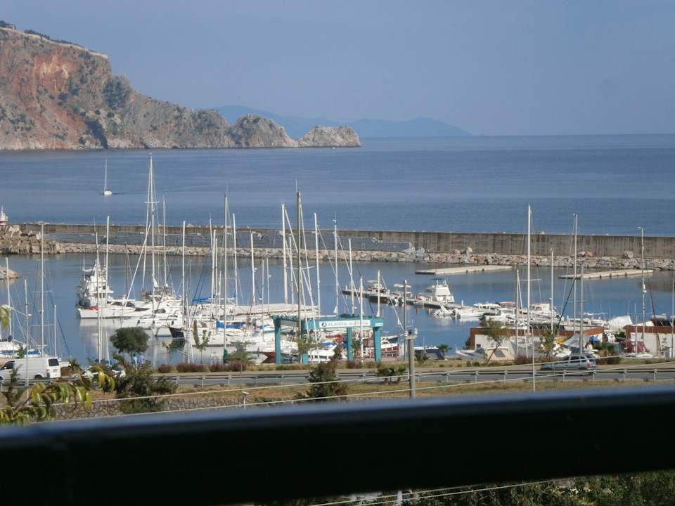 Ausblick von der Terrasse zum Yachthafen La Finca Marina