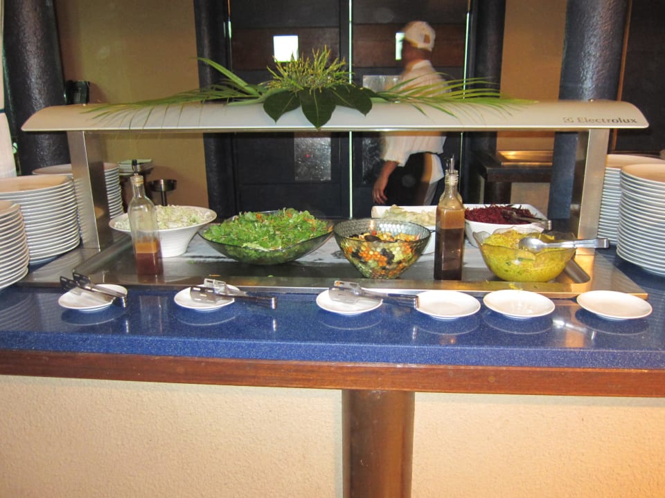 Salatauswahl beim Abendessen Veranda Pointe aux Biches Hotel