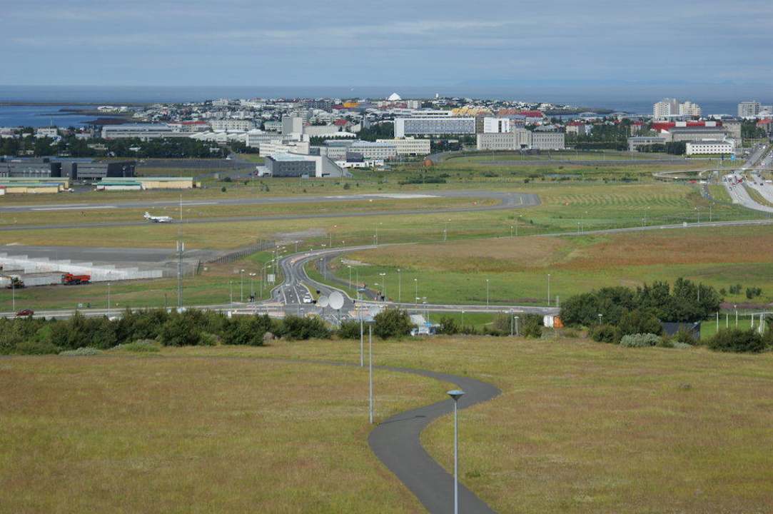 Blick Richtung Flughafen Radisson Blu Hotel Saga