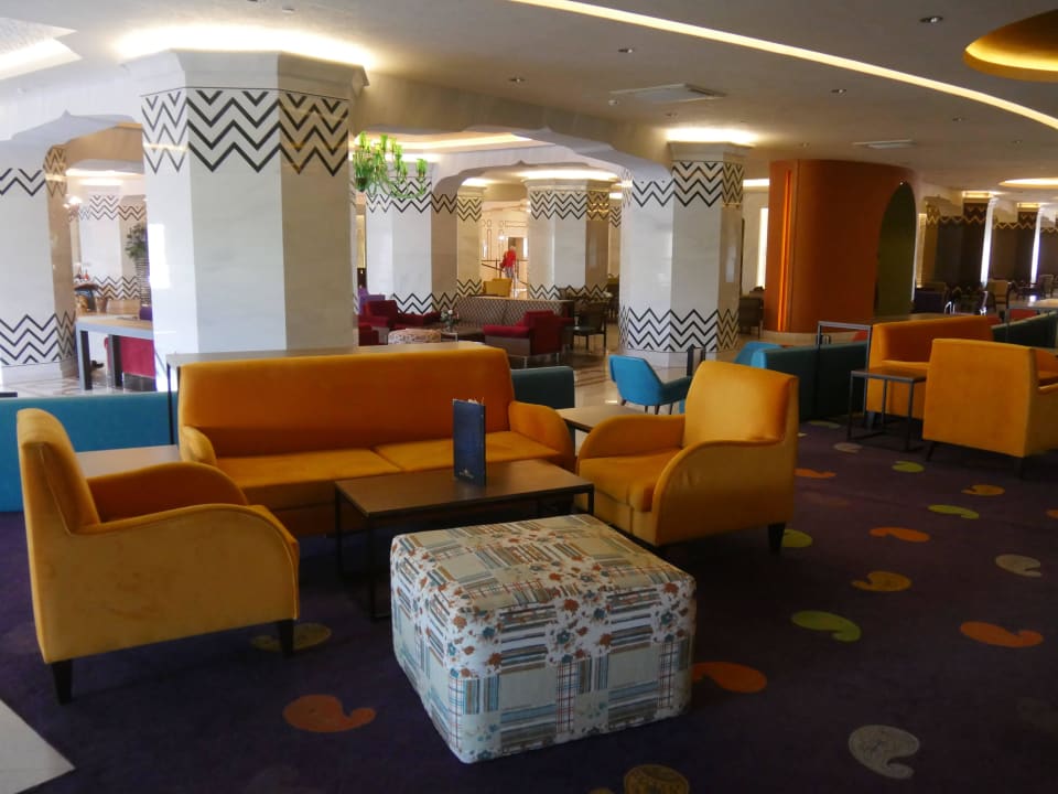 Ausschnitt der riesigen Lobby vom Royal Taj Mahal Royal Taj Mahal Hotel