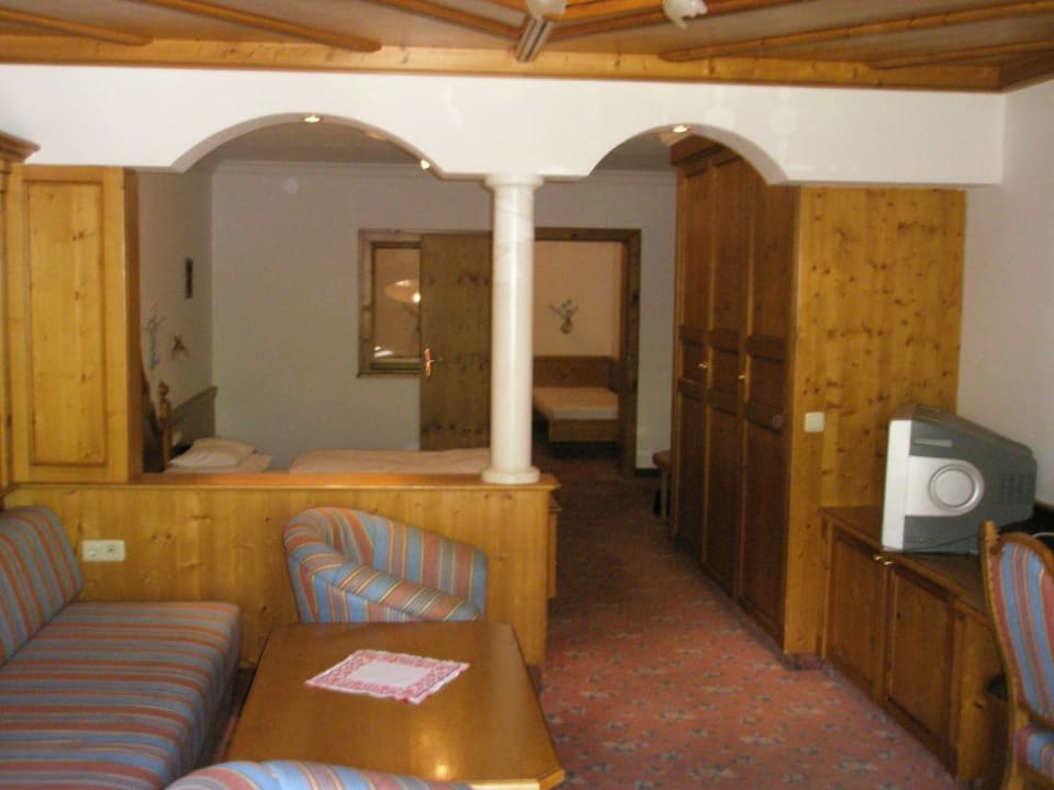 Familienloge - Blick vom Balkon ins Zimmer Hotel Tauernhof