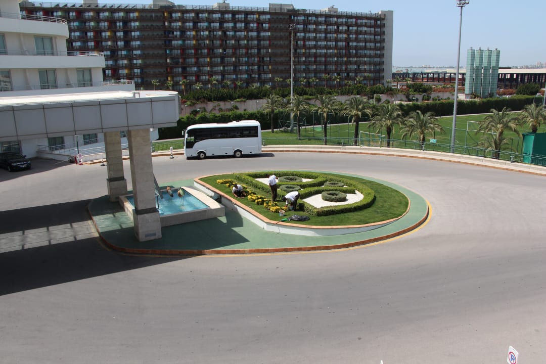 Eingang Hotel Miracle Resort