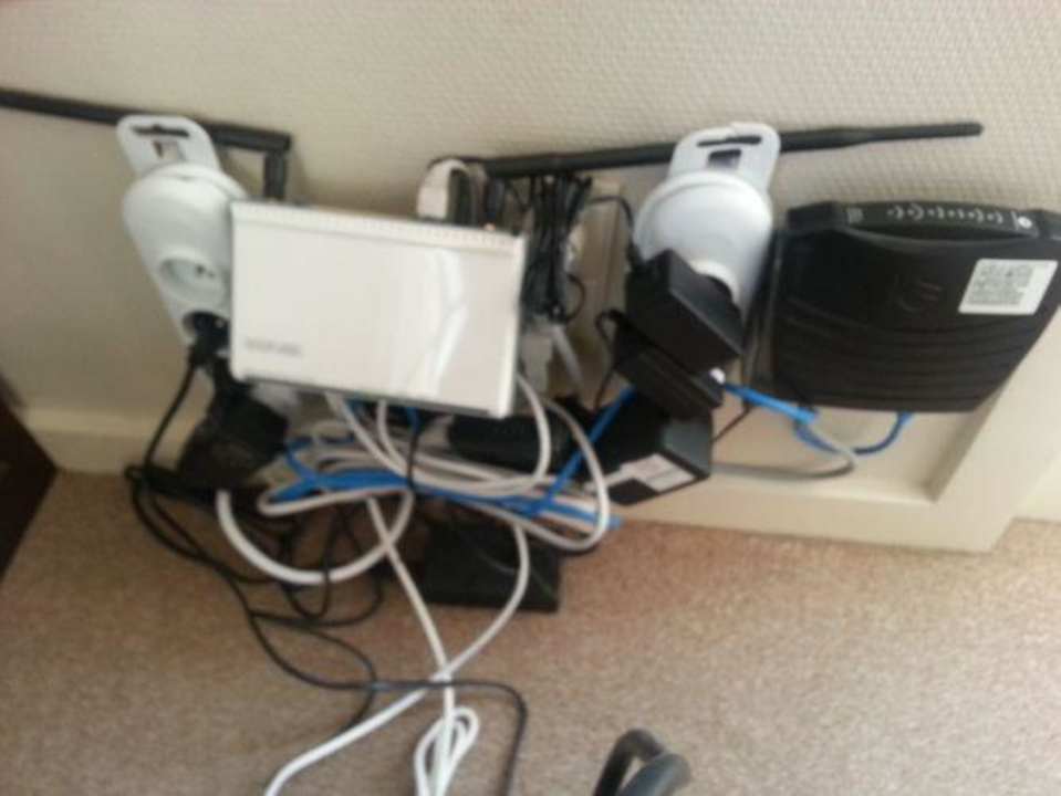 Abenteuerliche Verkabelung im Wohnzimmer Apartments Réserve II