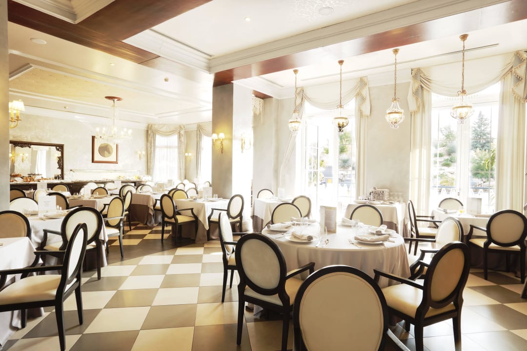 Lucy's Cuisine Restaurant PortAventura Hotel Lucy's Mansion