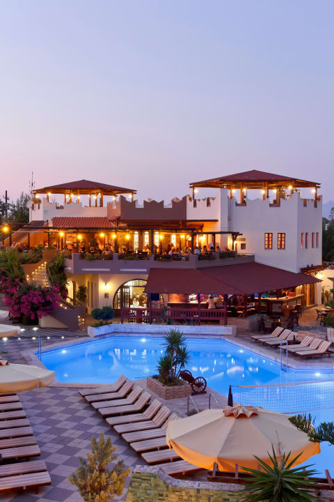 Pool Gaia Garden Hotel