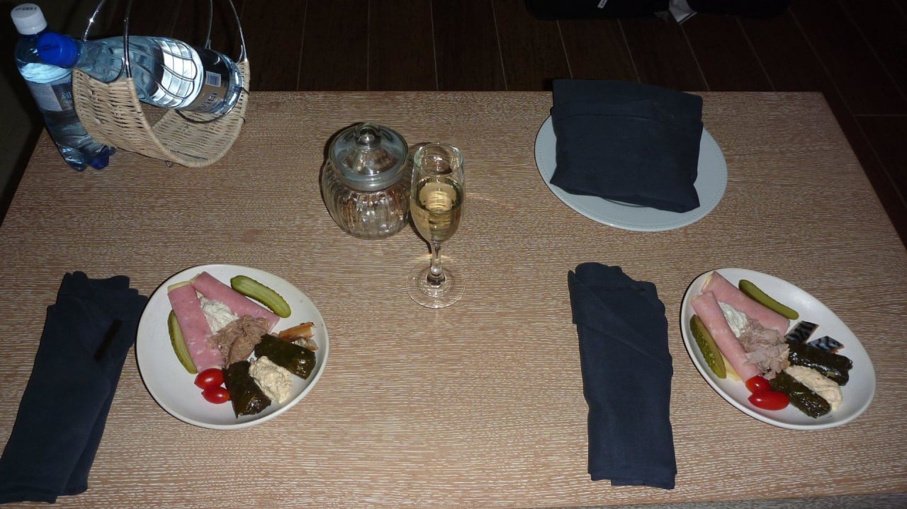 Kleines Häppchen bei der Ankunft am Abend Aquagrand Artistic Luxury Beach Resort - Adults only