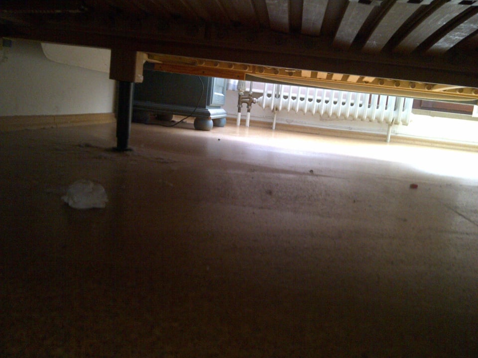 Blick unters Bett Pension Bayreuther Tor