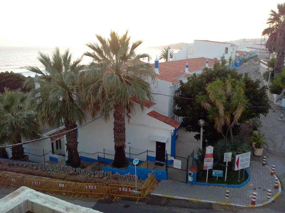 Vue depuis la réception vers les bungalows Monica Isabel Beach Club