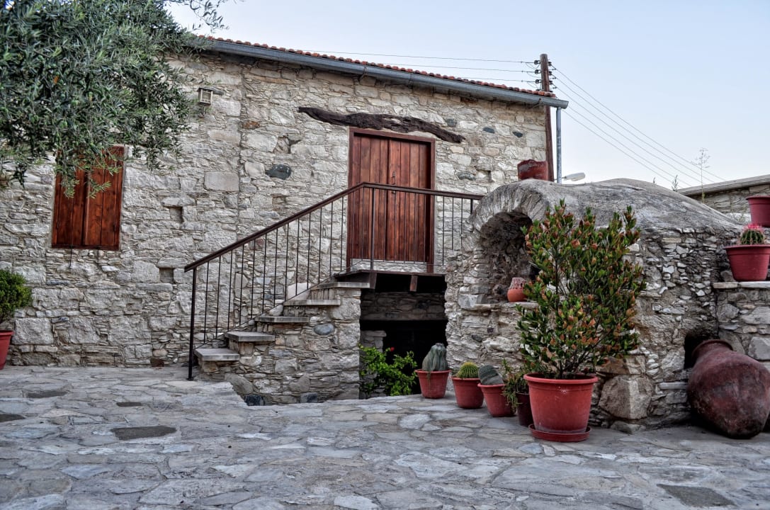 Dziedziniec Hotel To Konatzi tou Flokka