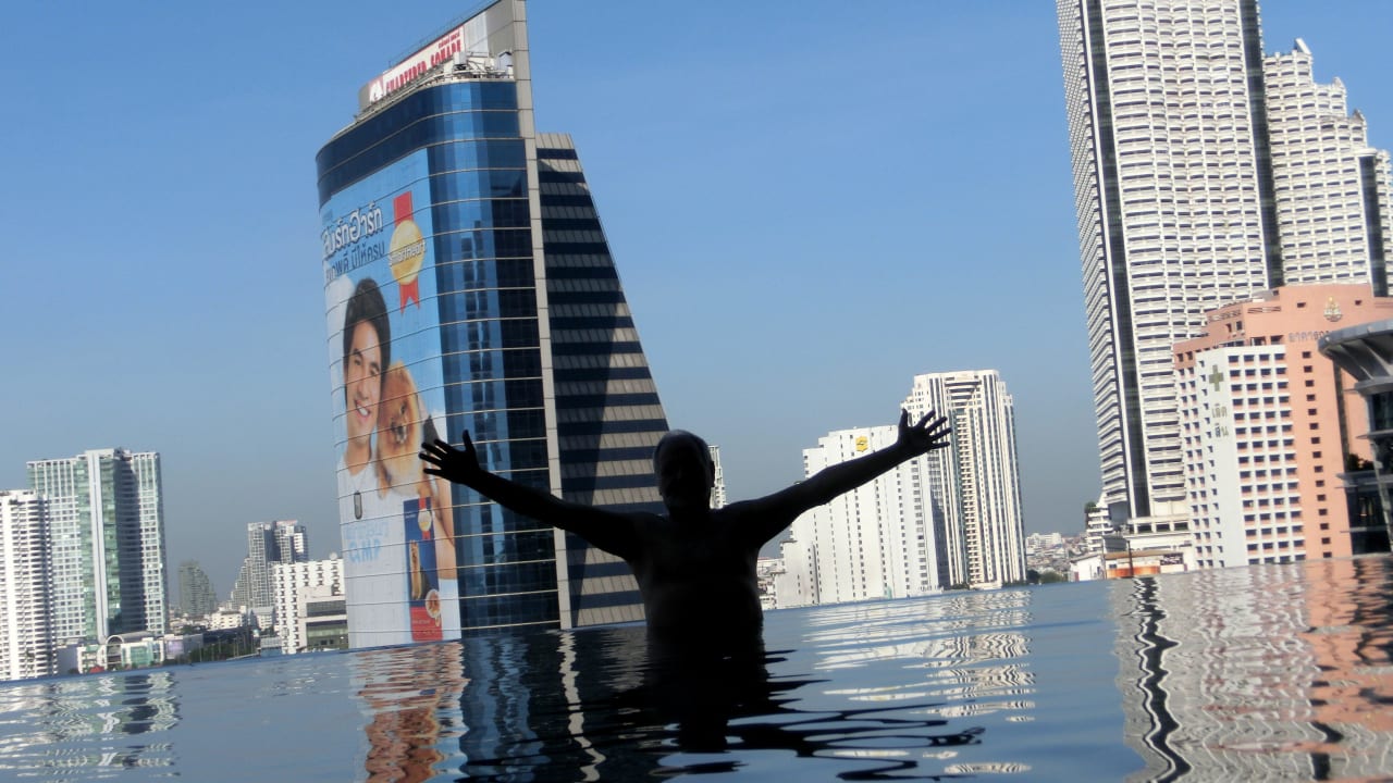 Infinitypool mit meiner Person Eastin Grand Hotel Sathorn