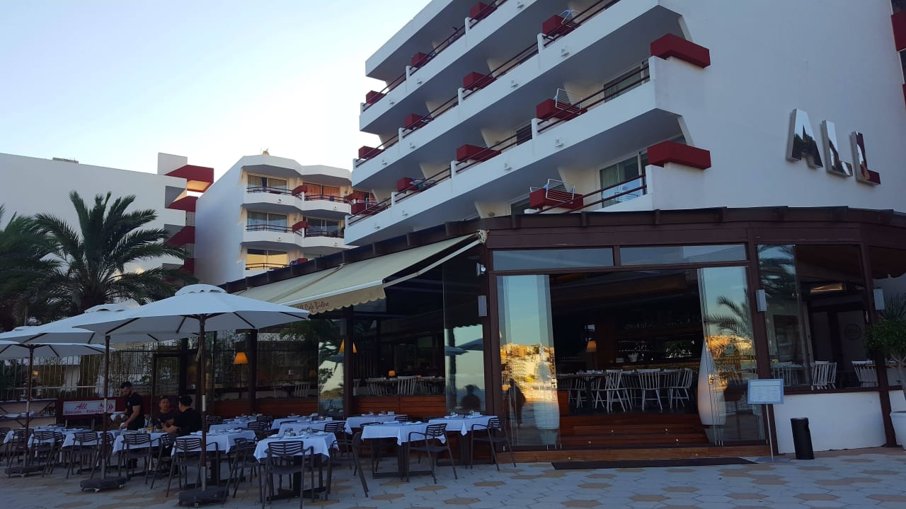 Restaurantterrasse vom Llobet Appartment Llobet