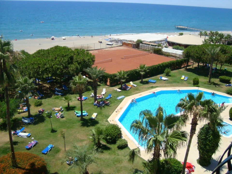 Вид из номера нa бассейн релакс Club Turtas Beach Hotel